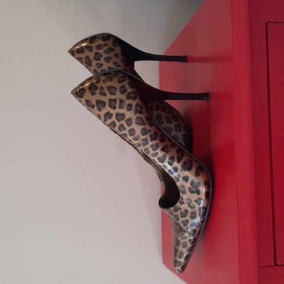🌻 2/$30 Leopard Wet Seal Heels - Picture 2 of 5